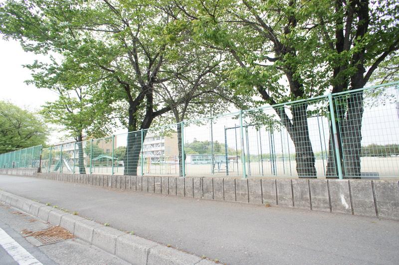 Primary school. 1414m to Mito Municipal Kasahara Elementary School