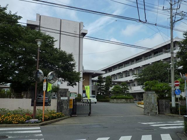 Junior high school. 600m until Mito Municipal first junior high school