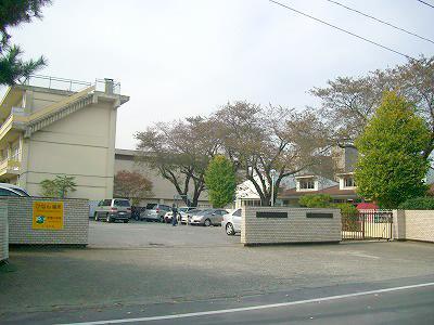 Primary school. 992m until Mito Municipal Tokiwa Elementary School