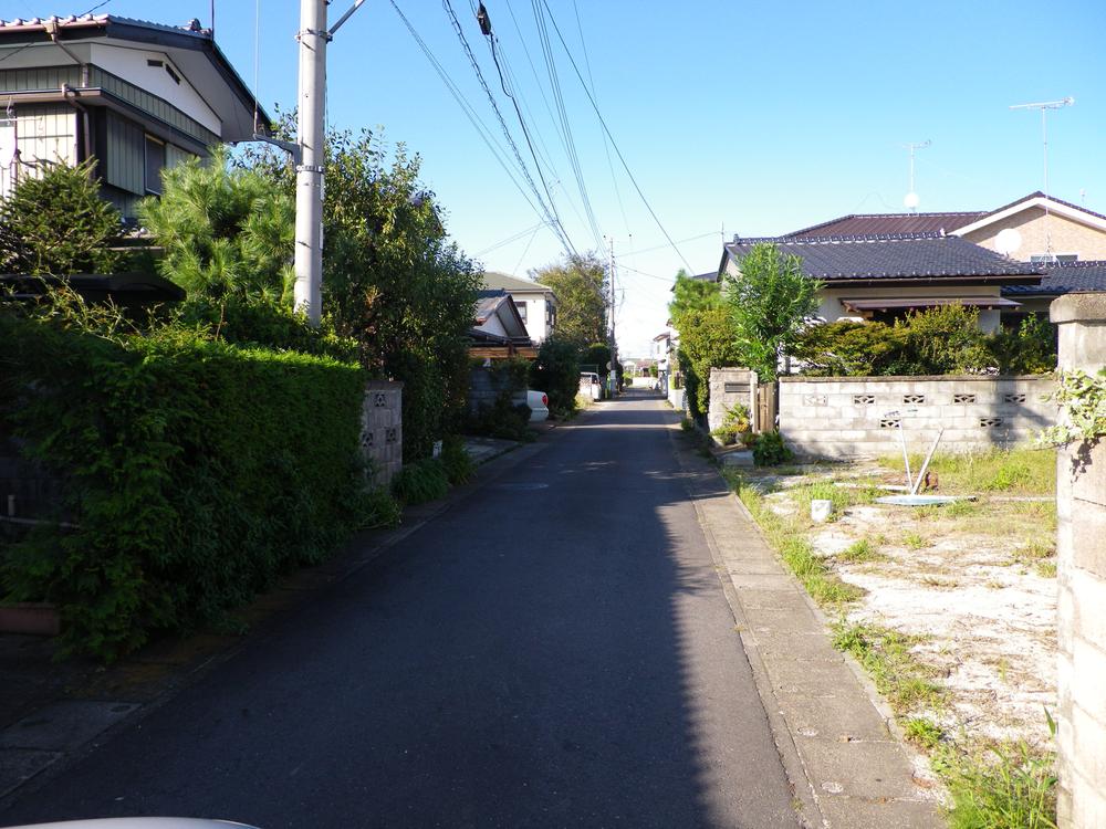 Local photos, including front road. Local (September 2011) Shooting
