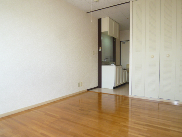Living and room. Western-style 8 pledge