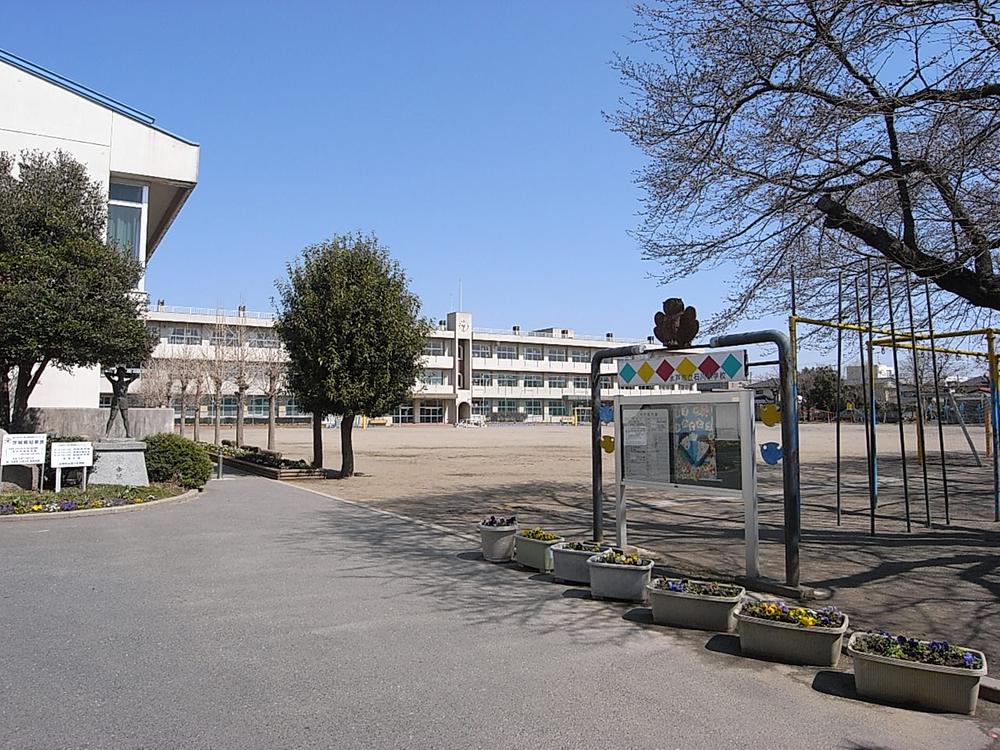 Primary school. 1220m to Mito Tateishi River Elementary School