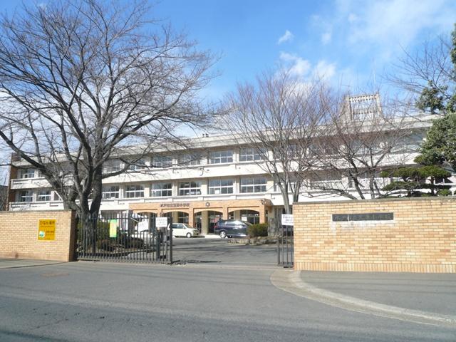 Primary school. 1700m until Kasahara Elementary School