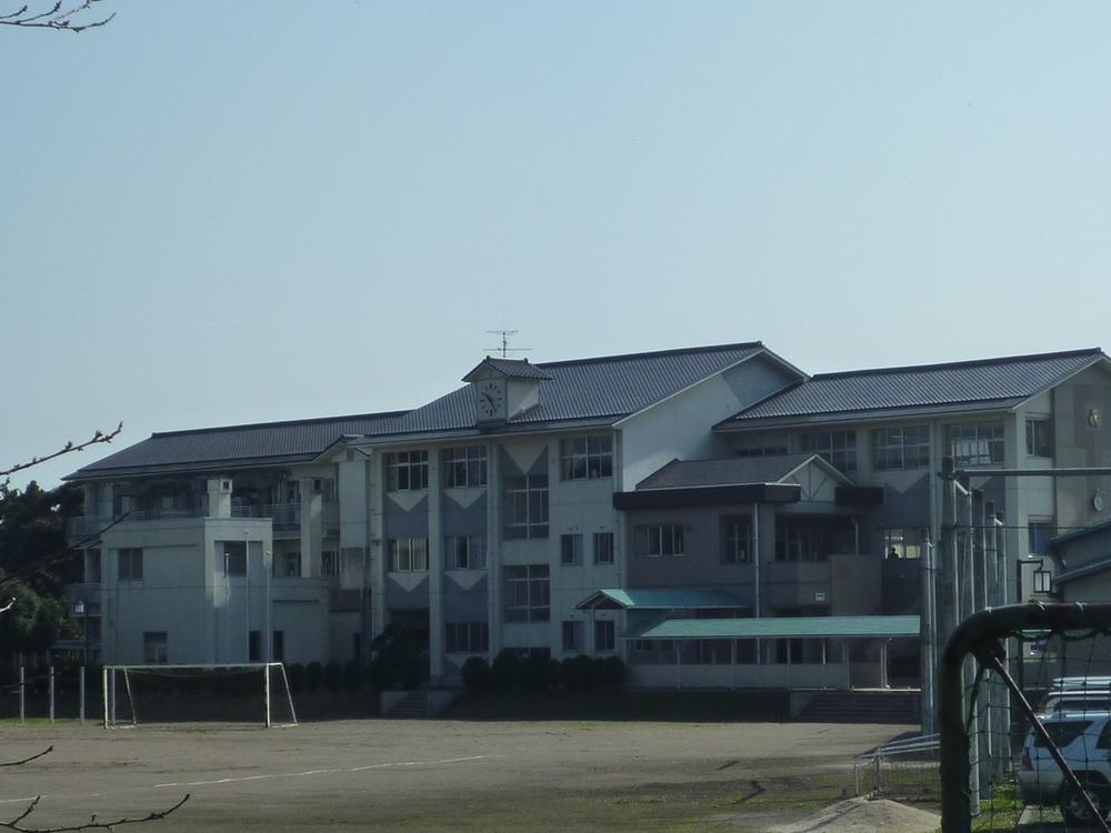 Junior high school. 2569m to Mito Municipal Tsunezumi junior high school