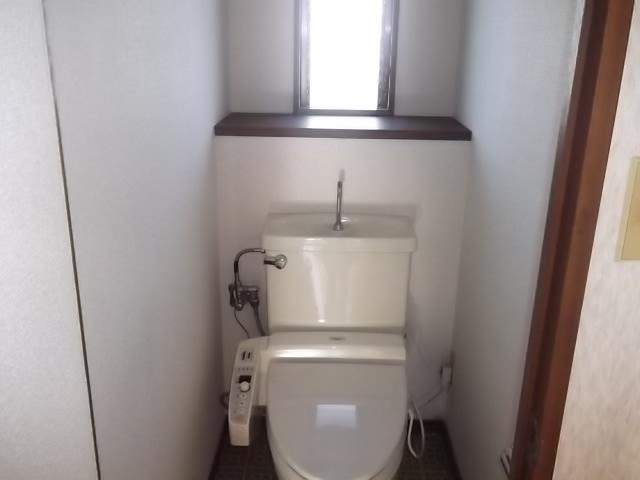 Toilet. Indoor (11 May 2013) Shooting, 6LDK Building (1980 built)
