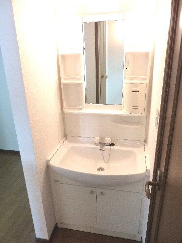 Washroom. It also attached wash basin ☆ 