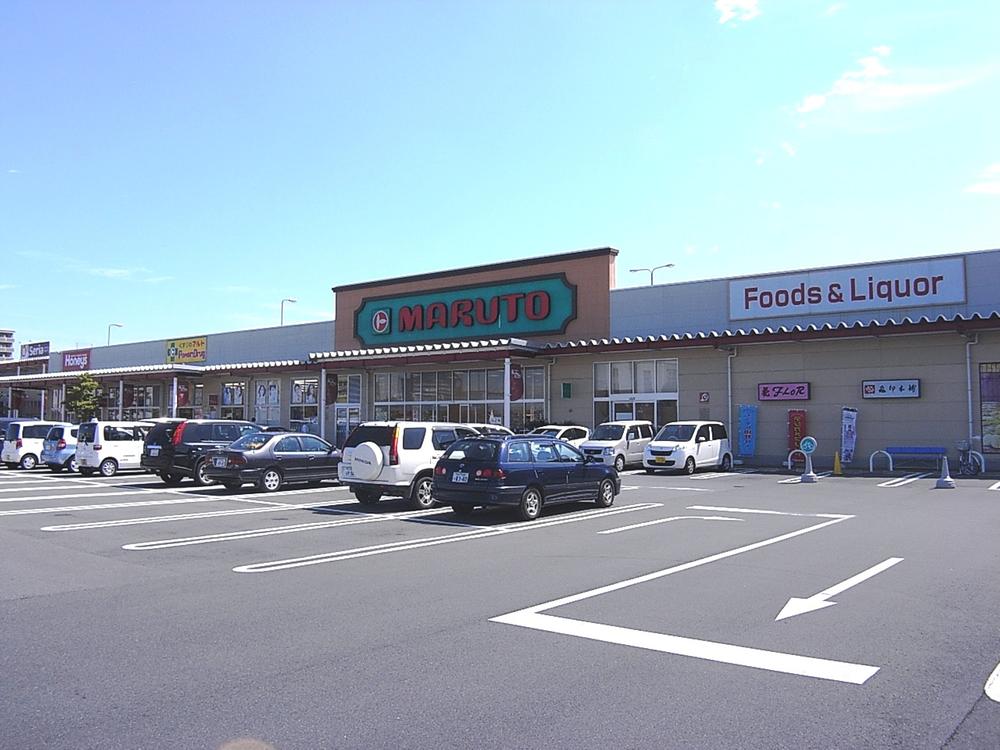 Supermarket. Open until the night 21 o'clock fresh vegetables are aligned Marthe of 900m local farmers to Marthe SC Kasahara shop. It also contains a bank ATM and laundry. 