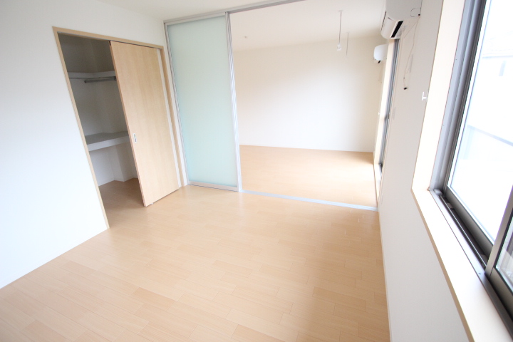 Other room space. South side room