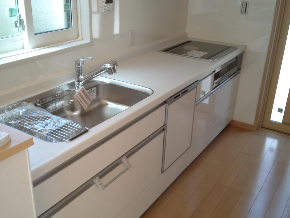 Kitchen. Indoor (April 2012) shooting