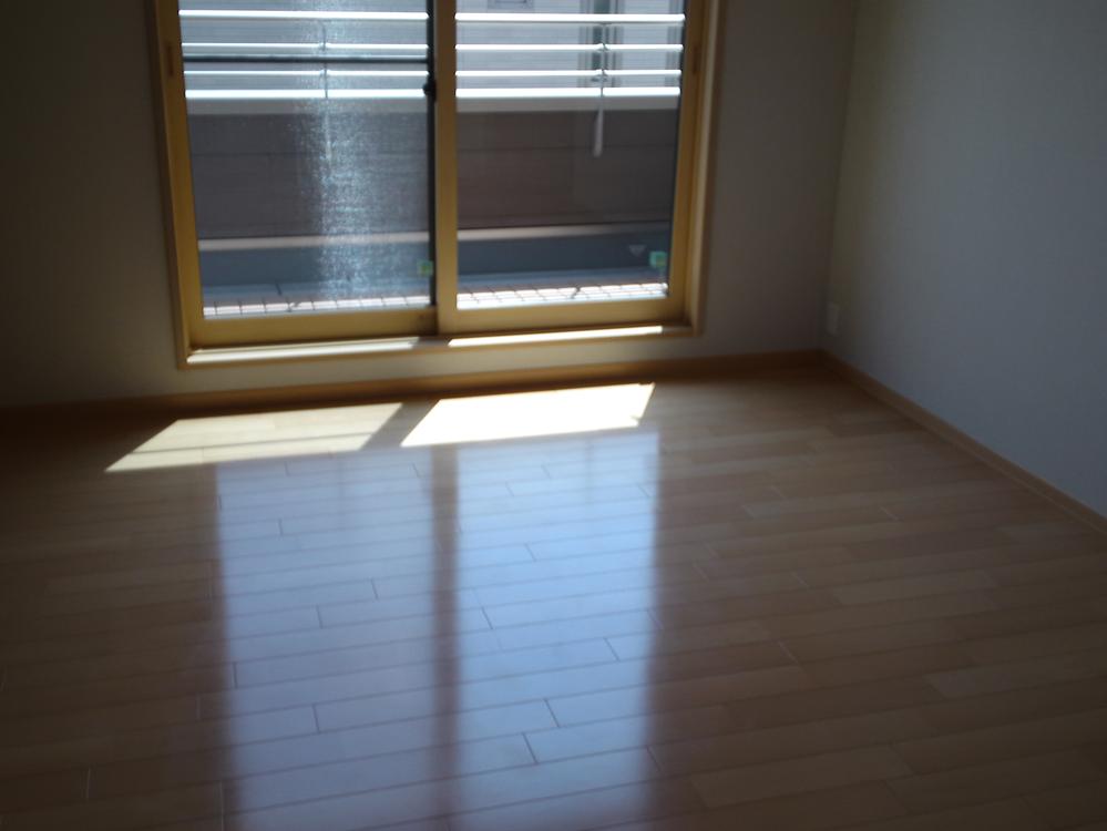 Non-living room. Indoor (April 2012) shooting