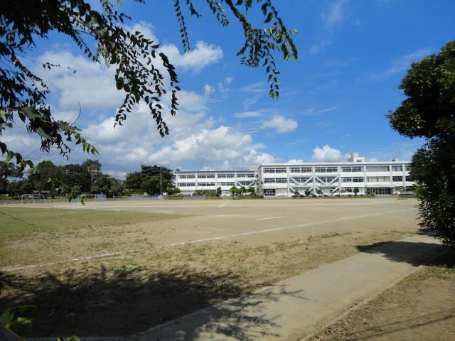 Primary school. 930m until Yoshida Elementary School