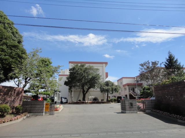 Junior high school. 280m up in four