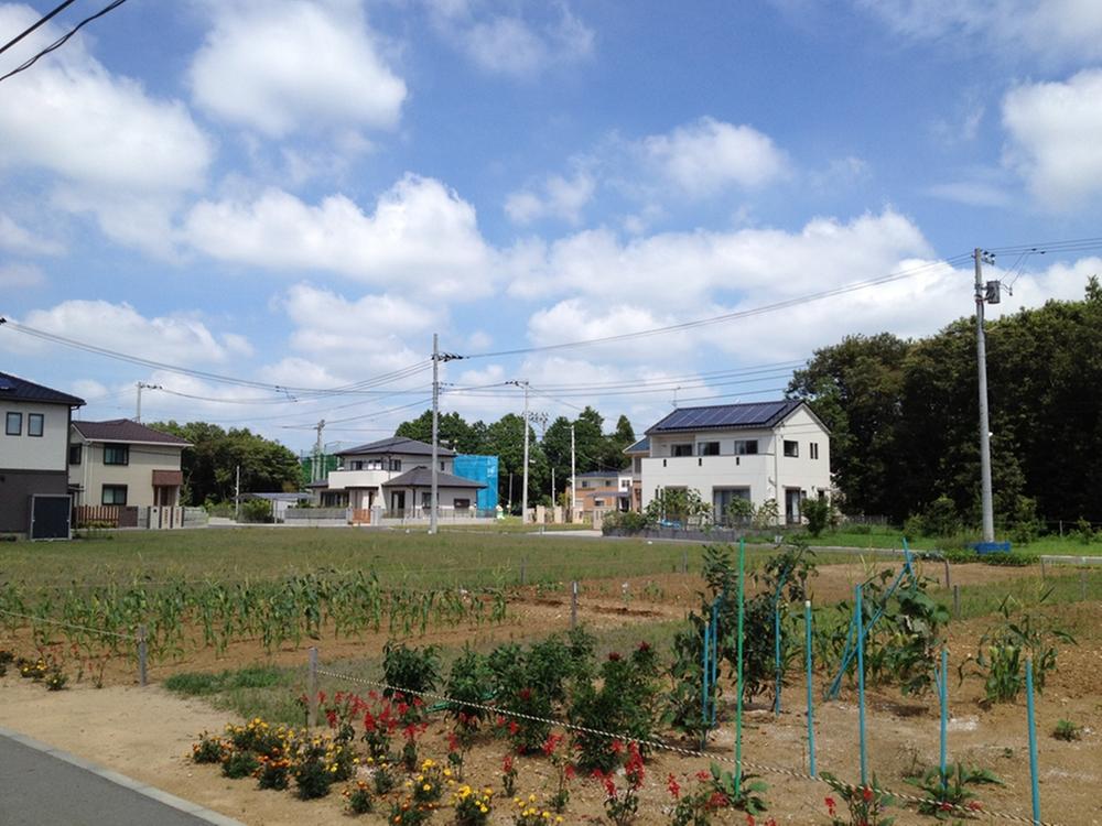 Other local. Joban Du Green Community Garden (the home garden) has been opening of the park. The people who have purchased a Mori of residential land of Tokiwa, If you would like to garden available, We are lending free. For more information, please contact your local sales center.