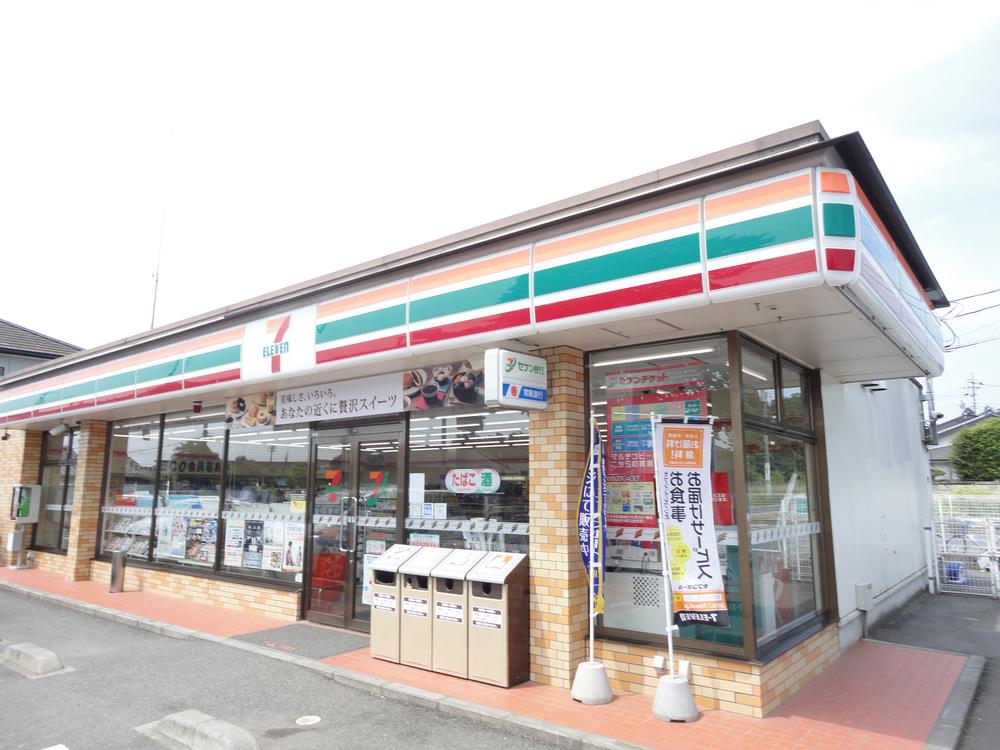 Convenience store. 1100m to Seven-Eleven