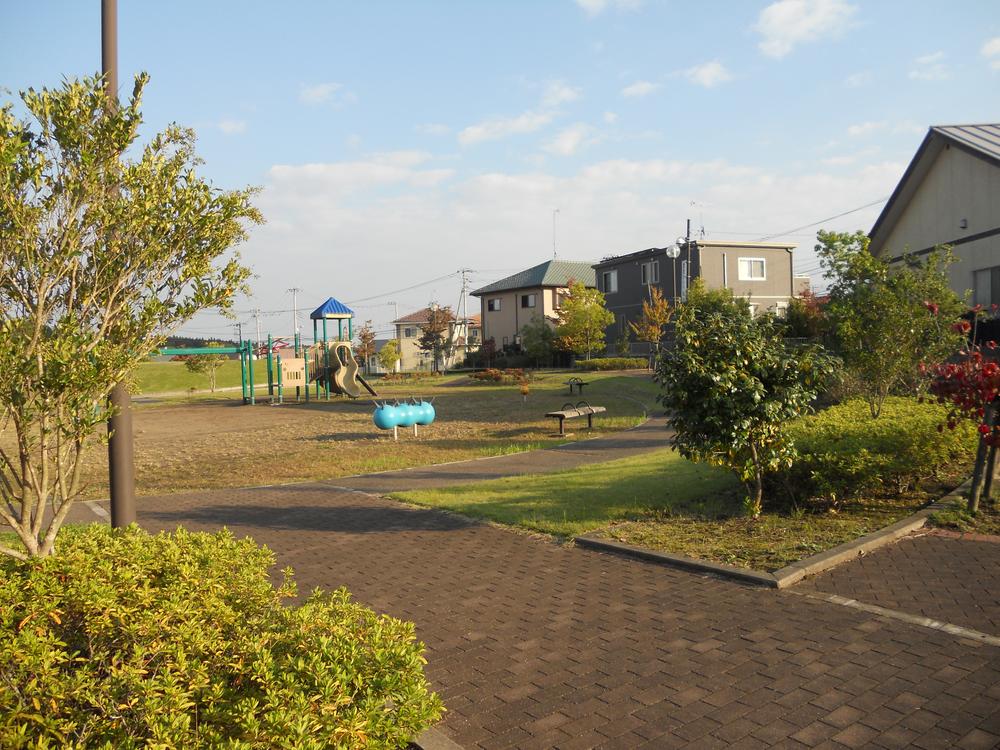 View photos from the local. View from the site (October 2012) shooting Adjacent land is a park.