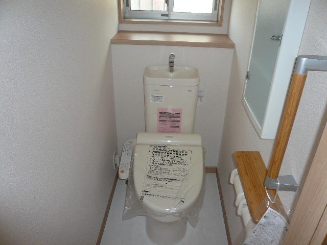 Toilet. Indoor (September 2013) Shooting