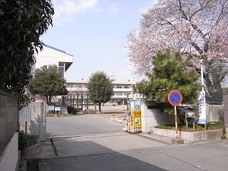 Junior high school. 1138m up to junior high school Mito Tateishi River