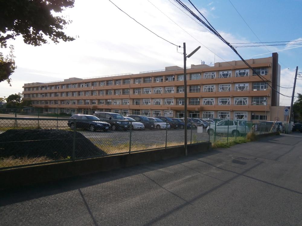 Primary school. 2170m to Mito Municipal Hamada Elementary School