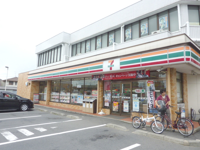 Convenience store. Seven-Eleven Mito Suehirocho store (convenience store) to 549m