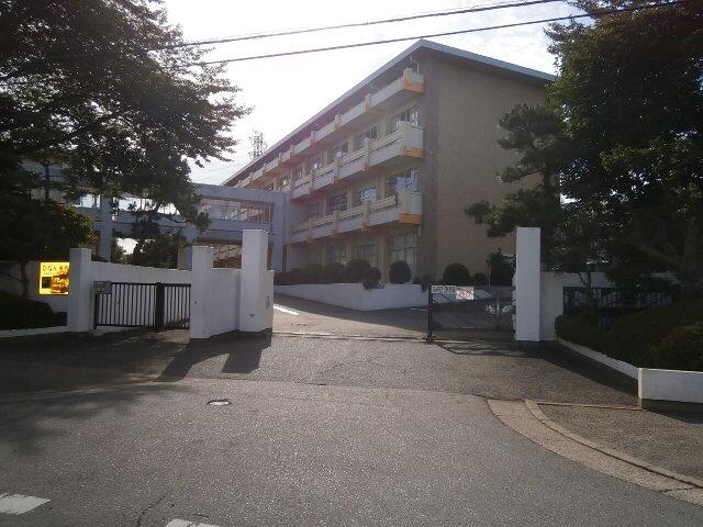 Junior high school. 1772m to Mito Municipal Futabadai junior high school