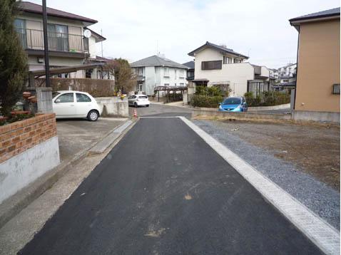 Local photos, including front road. It is a maintenance road.