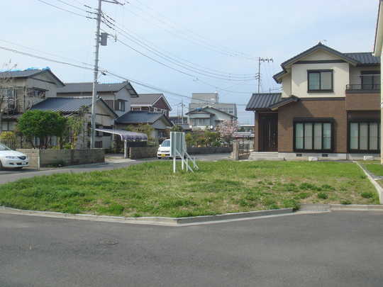Local photos, including front road. Local land photo