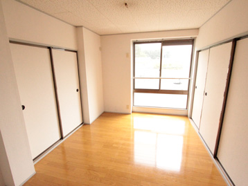 Living and room. It is so bright because the south-facing a ☆ 