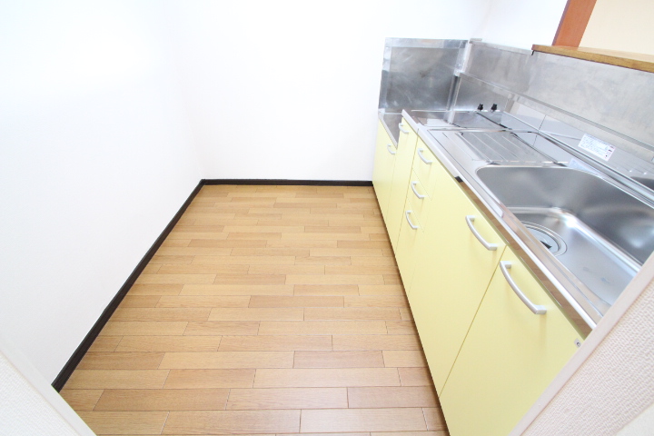 Kitchen. Spacious kitchen space! ! 