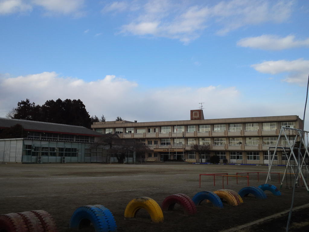 Primary school. 343m until Mito standing River Elementary School (elementary school)