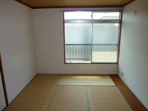 Living and room. I think you calm me tatami