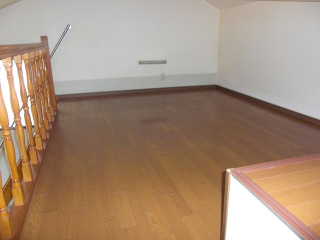 Other room space. Loft spacious 8 pledge