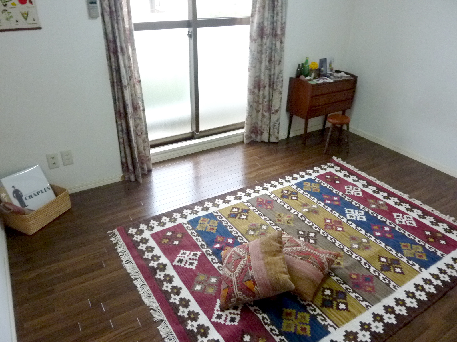 Living and room. Sunny room!