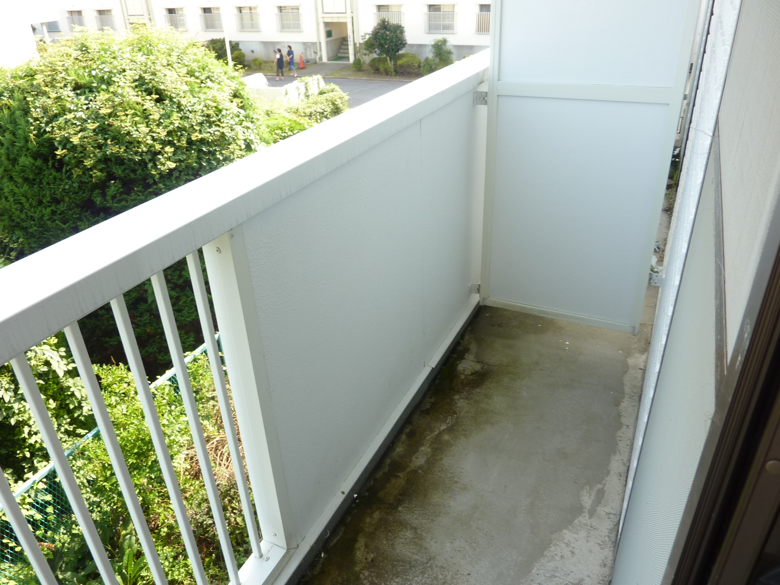 Balcony. Firm balcony!