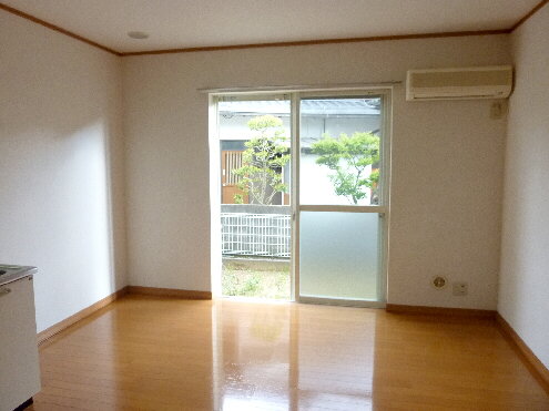 Living and room. Good per sun