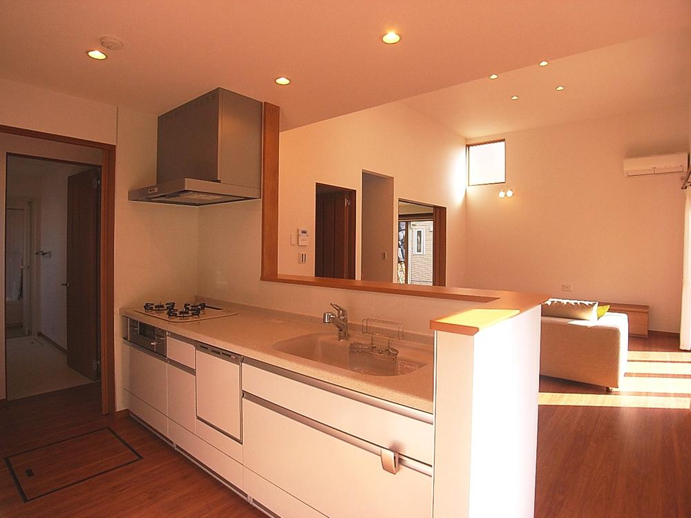 Kitchen.  [A-50: Kitchen] Spacious kitchen space. Your hand in cooking, Is also a happy part sink before the partition that will little blindfold. Indoor (11 May 2013) Shooting