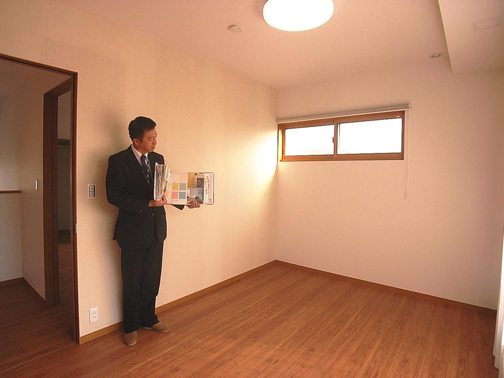 Non-living room.  [A-50: 2 Kaiyoshitsu] Second floor of the Western-style has become a specification that can be selected with your favorite one side of the wallpaper from within the sample. The space in the wallpaper of your family favorite only here. Indoor (11 May 2013) Shooting