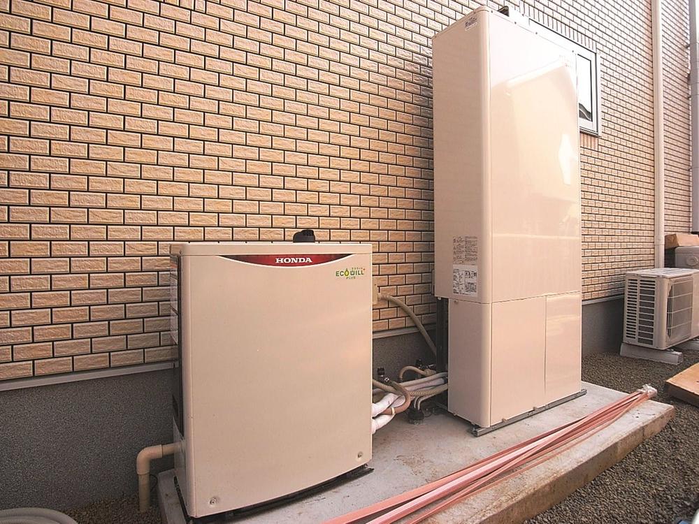 Power generation ・ Hot water equipment. With a start-up that can be self-sustaining operation function also stops electricity. Because can make the electricity and hot water of up to 980W, You can also use the TV and lighting further the bath and floor heating. 