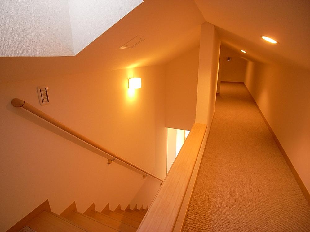 Receipt.  [A-51: Storage] There is attic storage "warehouse" and climb the stairs from the second floor. Storage space, which continues until the back has a width of 7 tatami. Storage of your family is perfect in this space. Indoor (11 May 2013) Shooting
