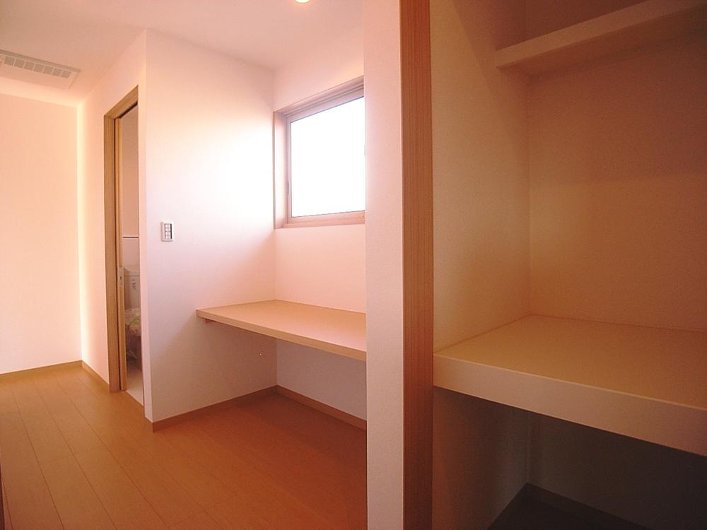 Other introspection.  [A-51: Storage] Rise on the second floor and is next to study space. Or temporarily put your laundry, It has become to decorate space the family of memorabilia. Indoor (11 May 2013) Shooting