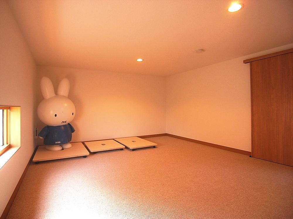 Receipt.  [A-50] Large storage space in the 1.5 floor, "built". Please confirm the size of this 6-mat that does not seem all means in the field and storage. In that case it is smooth and receive tell staff and "saw the SUUMO". Indoor (11 May 2013) Shooting