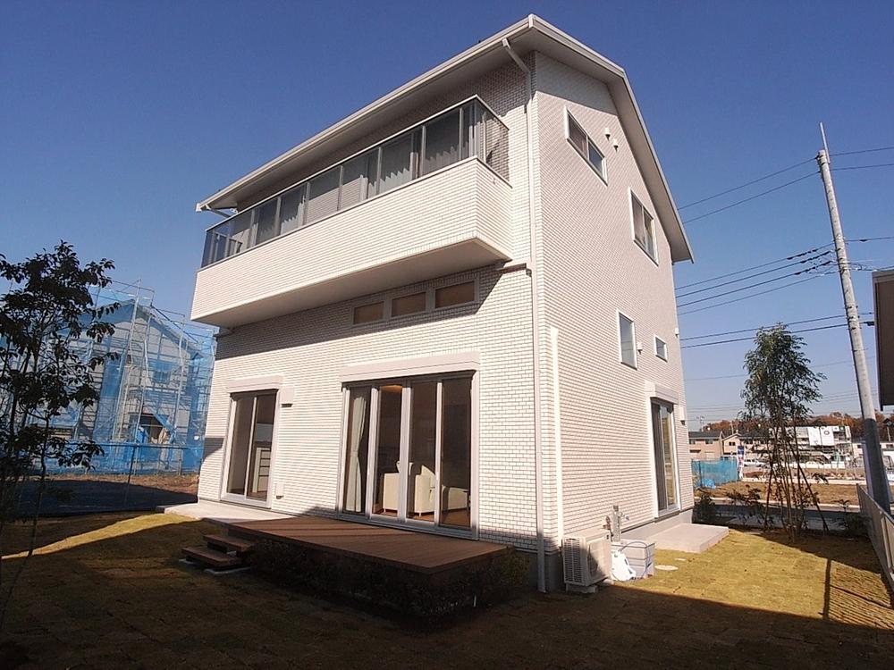 Local appearance photo.  [A-50: appearance] High ceilings, Because there is a housed in a 1.5 floor, The height of the minute building is also larger than the other buildings, Masterpiece is. Local (11 May 2013) Shooting