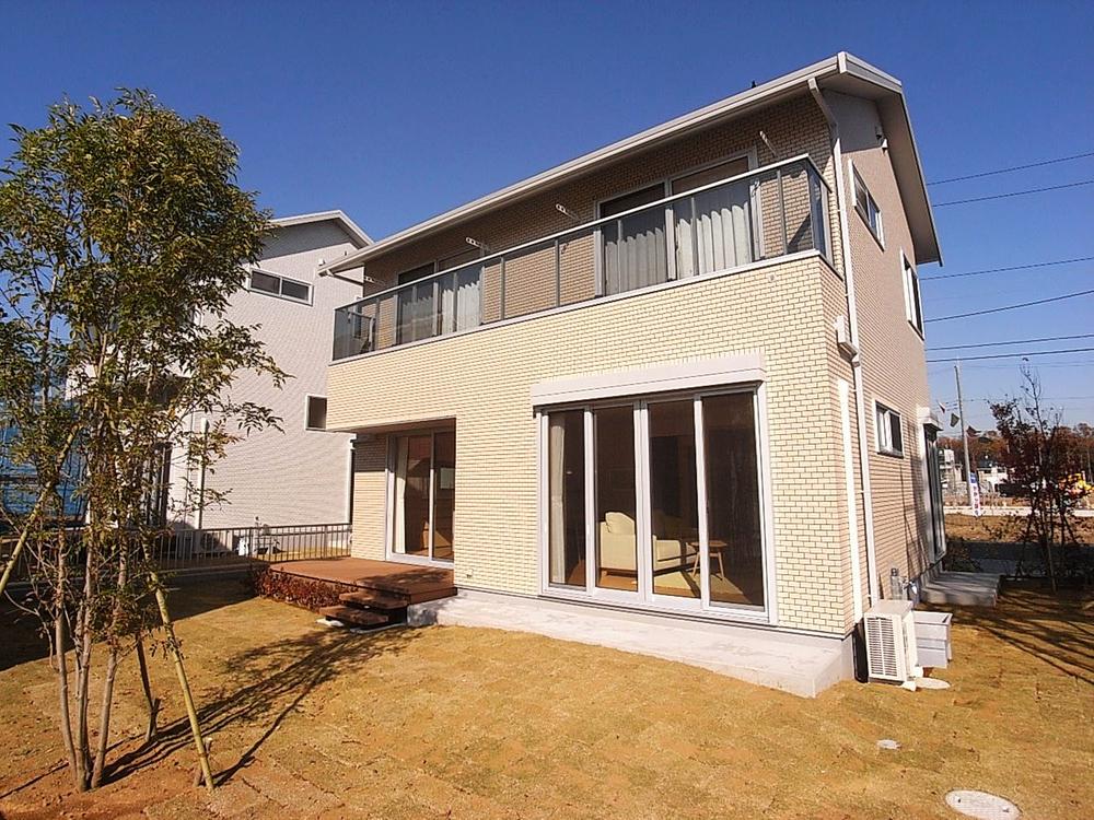 Local appearance photo.  [A-51: appearance] 51 Building of good per yang Nantei. So you can not see the garden from the road side, Family of privacy is also safe. Local (11 May 2013) Shooting