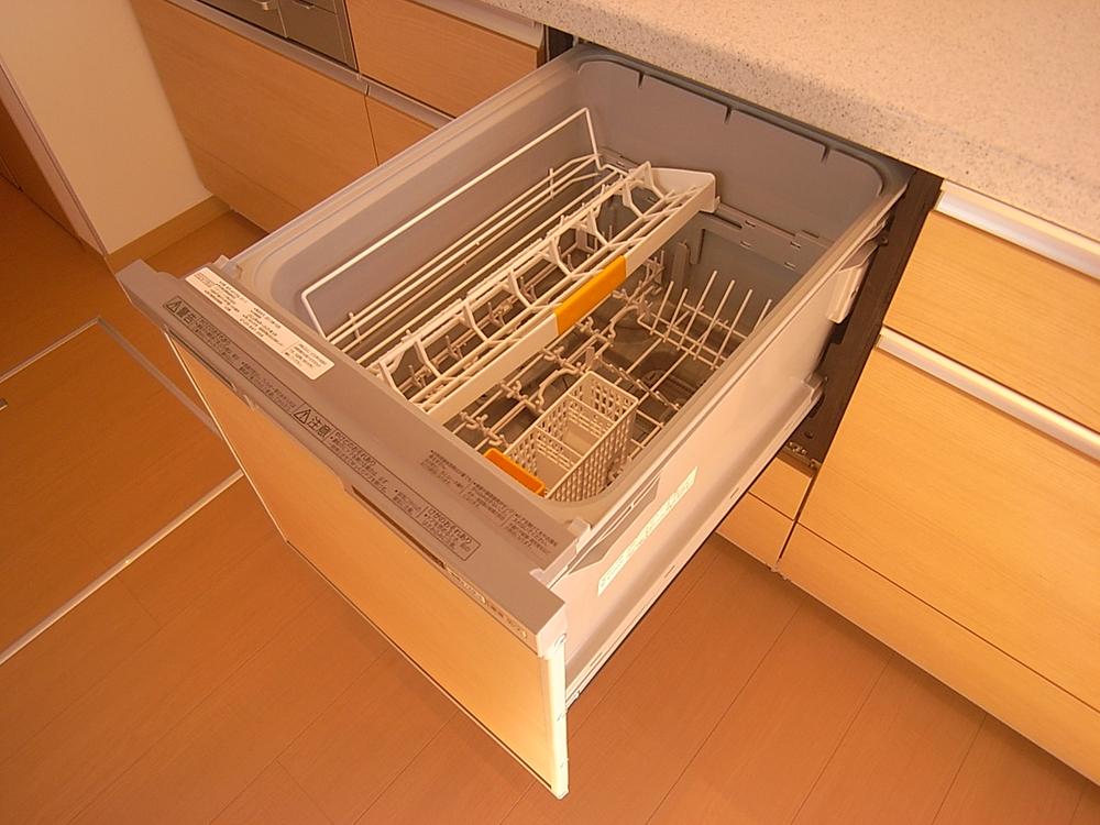 Other Equipment. Dishwasher glad to busy mom every day. Tableware after your meal, Since the push of a button as it is put here, It will be shorter working hours of housework. 