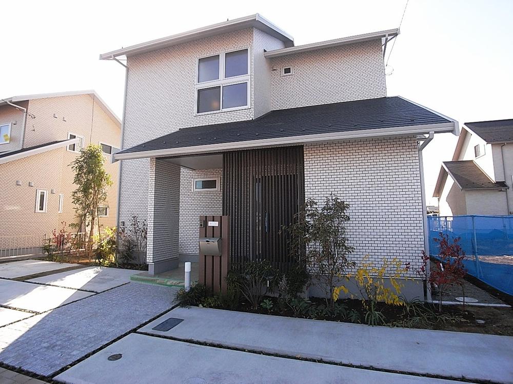 Local appearance photo.  [A-50: appearance] Also it comes with the outside structure and planting to meet the building appearance. Local (11 May 2013) Shooting