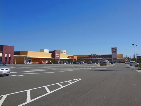 Supermarket. Until the York-Benimaru 850m