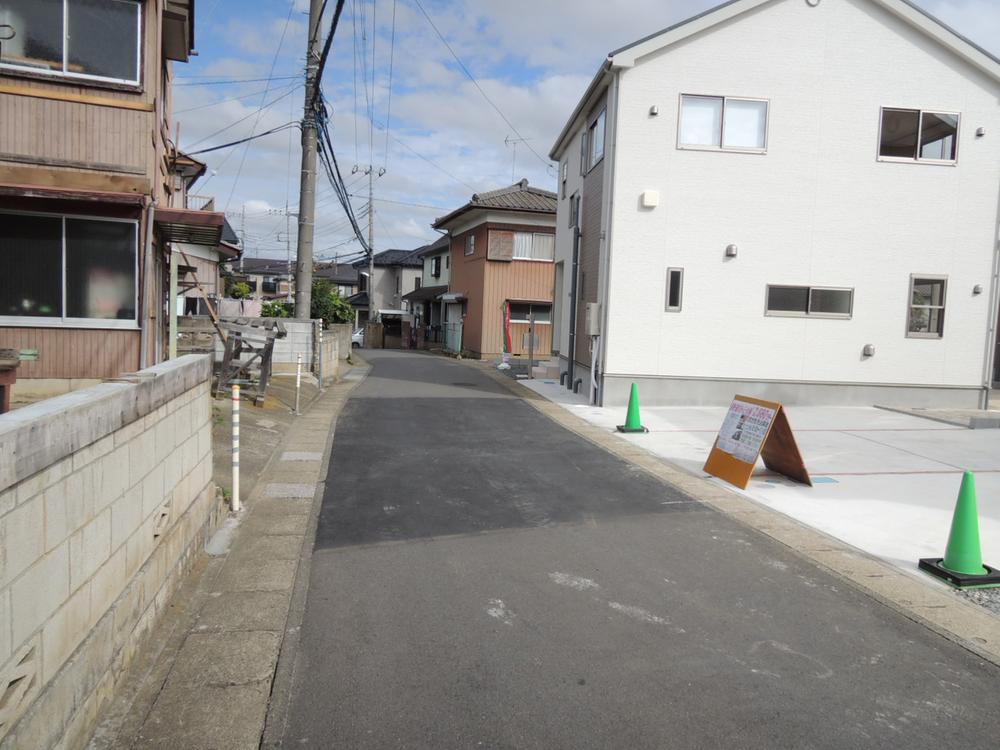 Local photos, including front road. Local (10 May 2013) Shooting