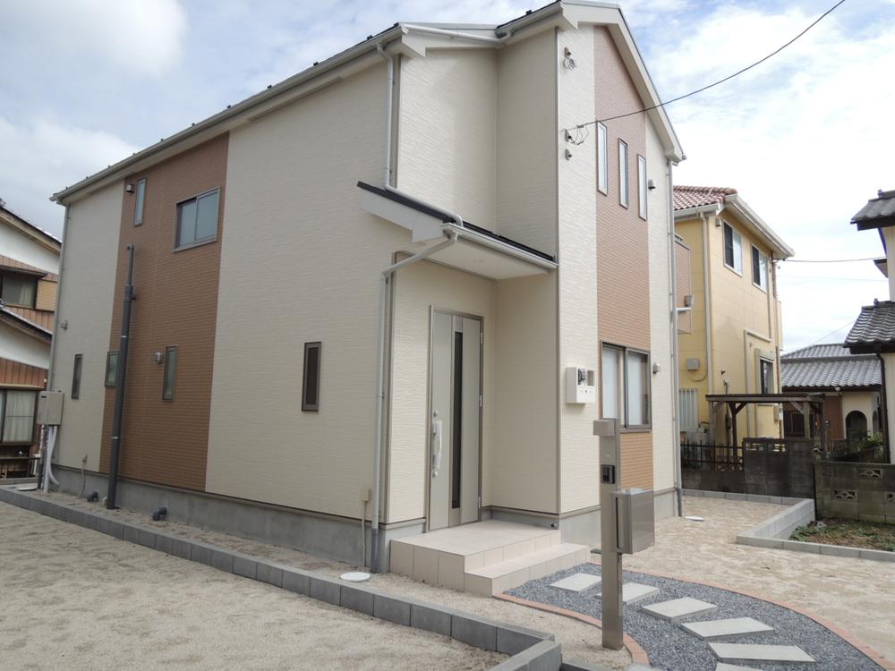 Local appearance photo. Local (10 May 2013) Shooting