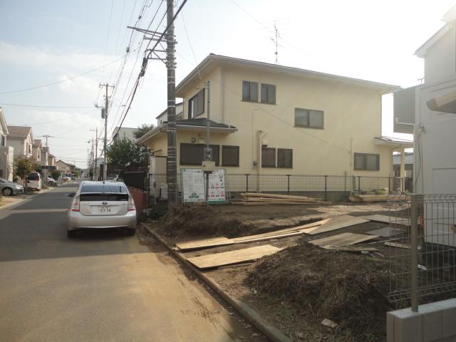 Local photos, including front road.  ◆ In the nearby supermarket, etc., It is very convenient location. (Building 2)
