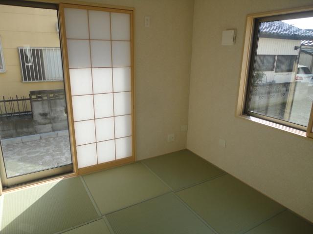 Non-living room.  ◆ Modern Japanese-style room in the Ryukyu tatami adopted. 