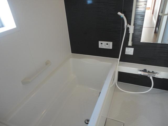 Bathroom.  ◆ Did dating state-of-the-art bathroom drying bath. 